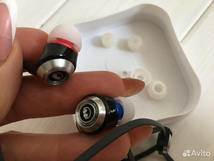 Проводные наушники