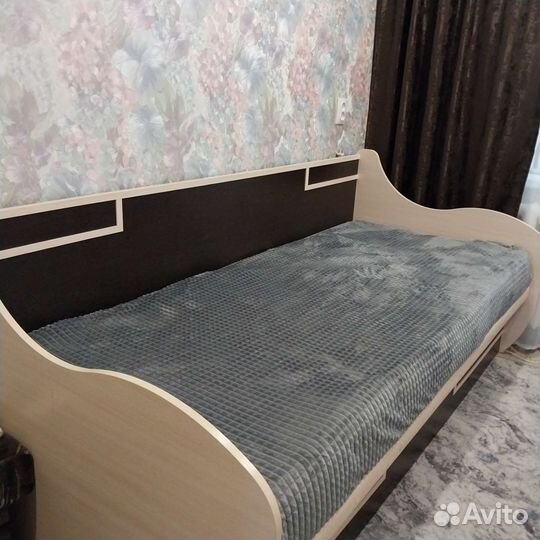 Кровать с матрасом