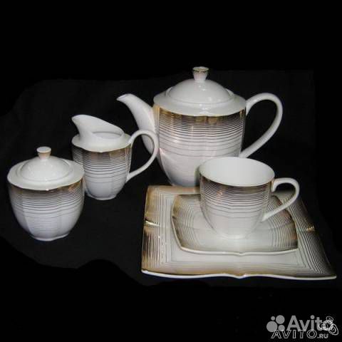 Фарфоровый обеденный сервиз на 6 персон