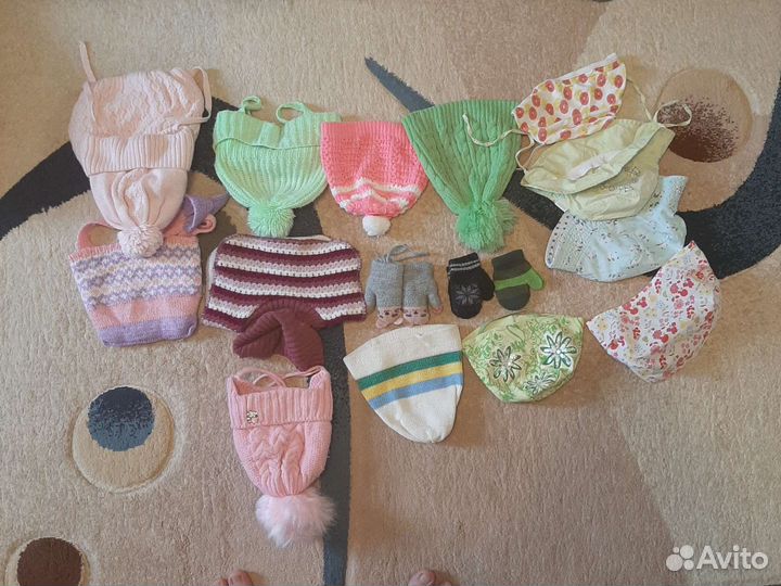 Шапки, панамки и перчатки