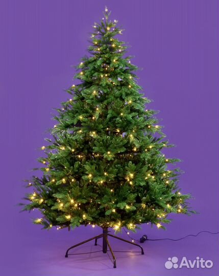 Ель литая с гирляндой 