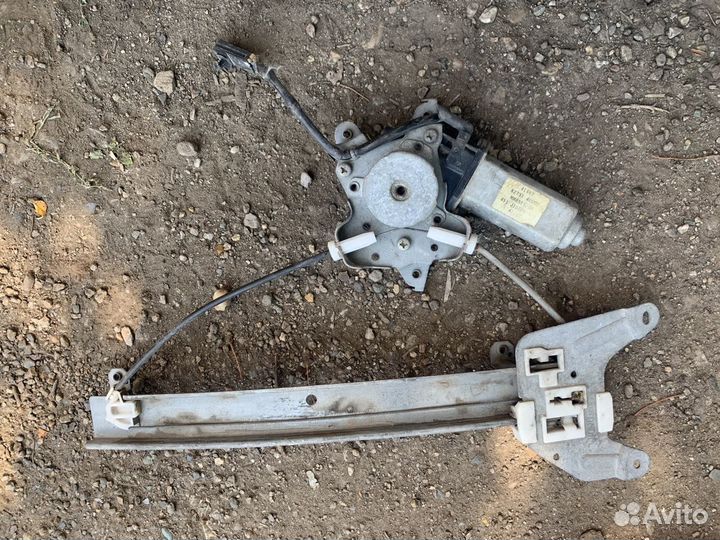 Стеклоподьемник левый задний Nissan Maxima