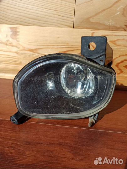 Противотуманная фара Тойота Авенсис AZT250 левая