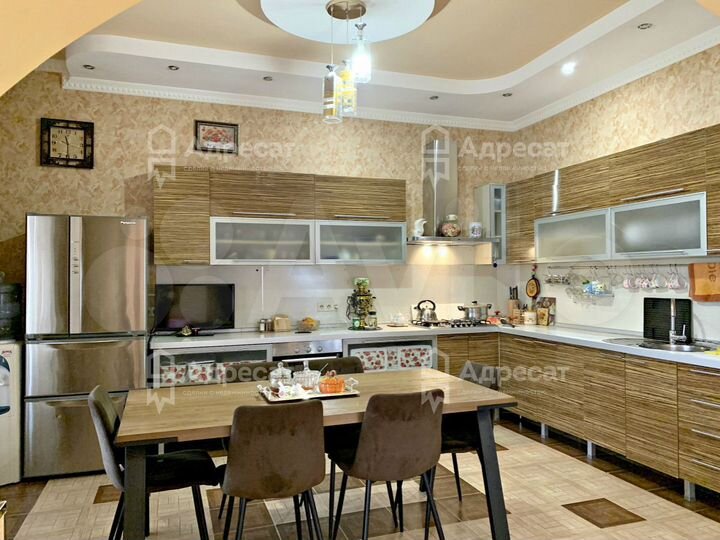 Коттедж 295,8 м² на участке 5,1 сот.