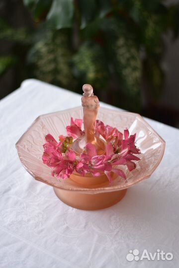 Стеклянная статуэтка роузбол