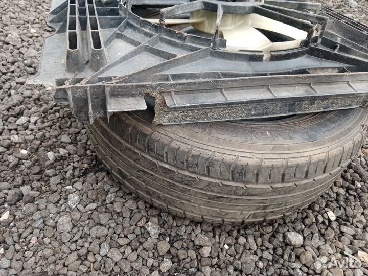 Вентилятор радиатора на Тойота Королла Е15/011 год