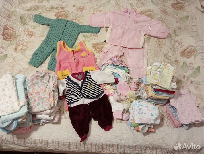Много детских вещей на девочку