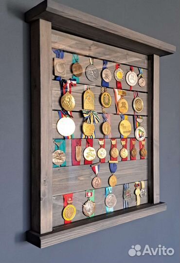 Подставка для медалей. Медальница из массива