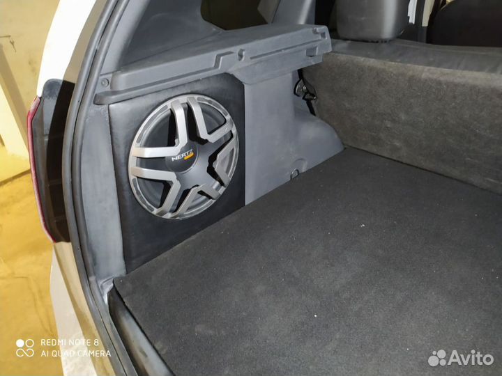 Сабвуфур стелс в автомобиль