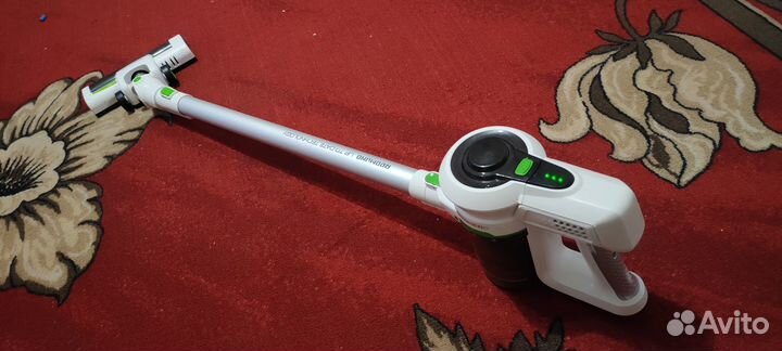 Пылесос на аккумуляторе Redmond rv-ur357