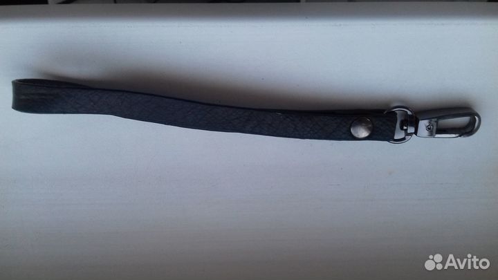 Ремешок кожаный с карабином