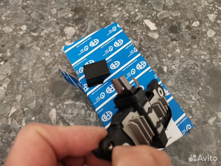 Реле-регулятор щеточный узел Опель астра Зафира Б