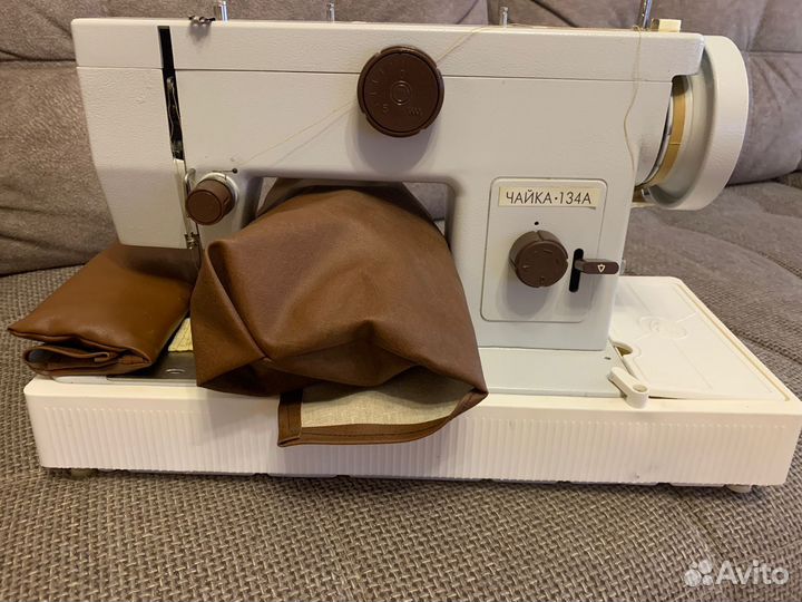 Швейная машинка с ножным электроприводом