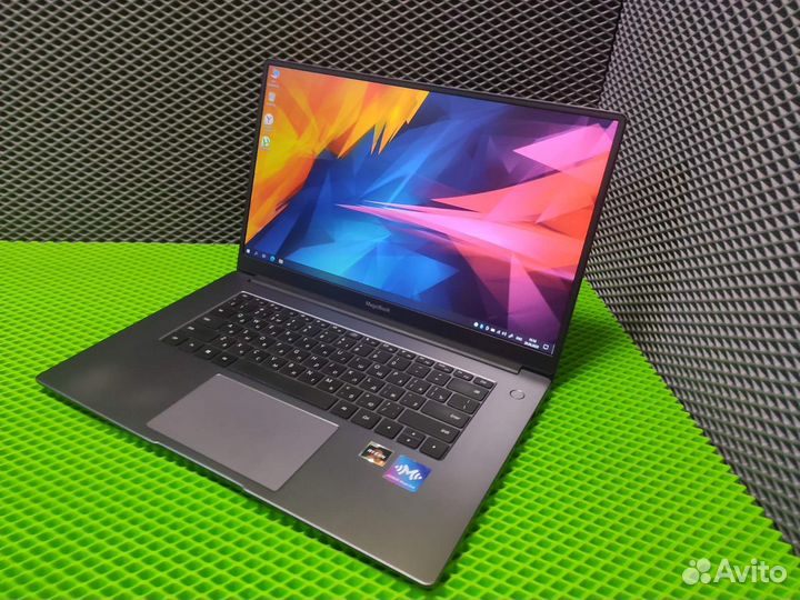 Ноутбук Honor Ryzen5 3500/8/256/Vega8 комплект