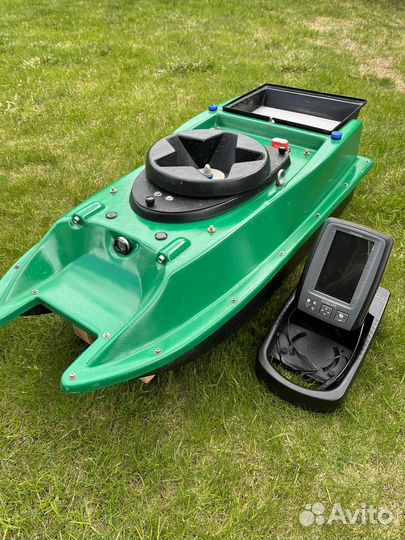 Кораблик Fishboat Leon с эхолотом Toslon 640