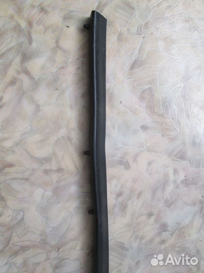 Уплотнитель капота Toyota Camri V-40 оригинал