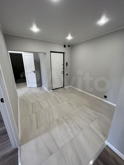 2-к. квартира, 55 м², 1/10 эт.