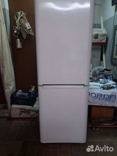 Холодильник бу indesit
