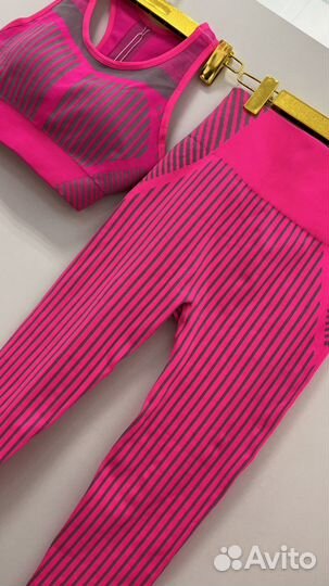 Лосины и топ. Спортивный костюм для зала