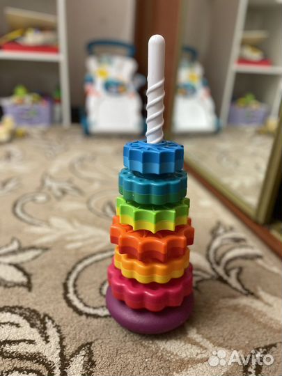 Пирамидка крутящиеся колесики