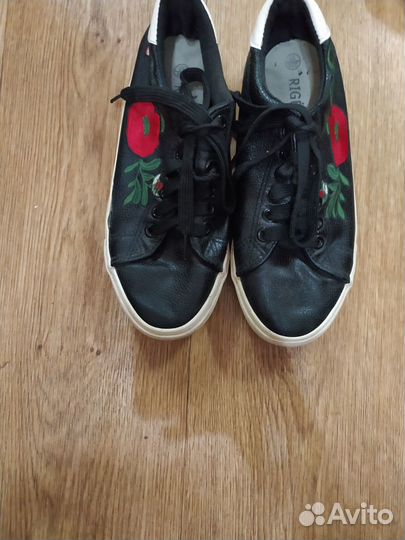 Кроссовки женские 37 размер