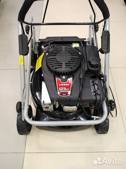 Газонокосилка бензиновая самоходная