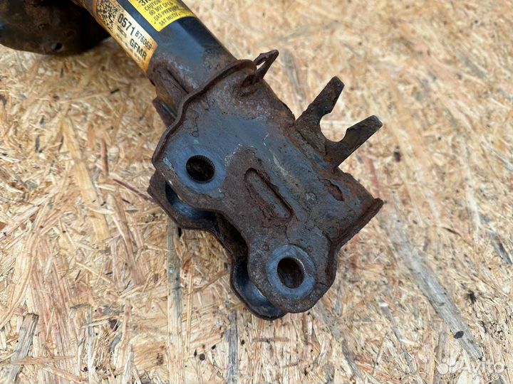 Амортизатор передний правый Opel Mokka 2013