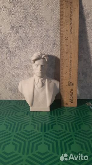 Бюст Маяковский