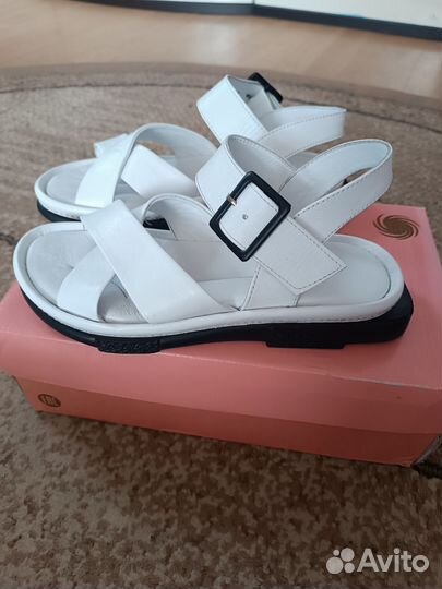 Кожаные босоножки для девочки 36 размер
