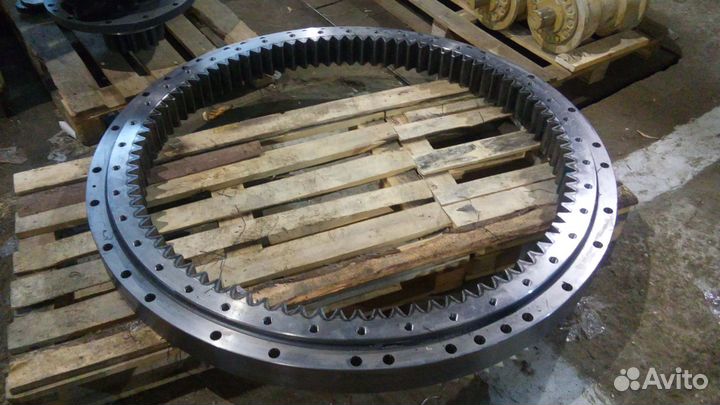 Круг поворотный Hyundai R 300LC-9