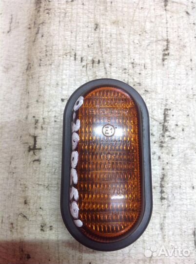 Повторитель на крыло желтый Renault Trafic 2 (200