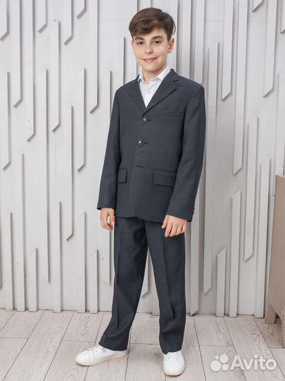 Школьный костюм новый 152 и 158
