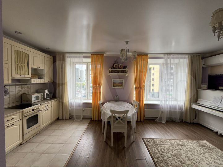 3-к. квартира, 95 м², 3/16 эт.