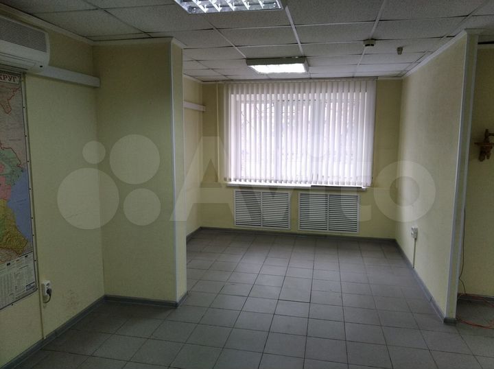 48.5 м² на 1 этаже рядом с входом. Рабочее место