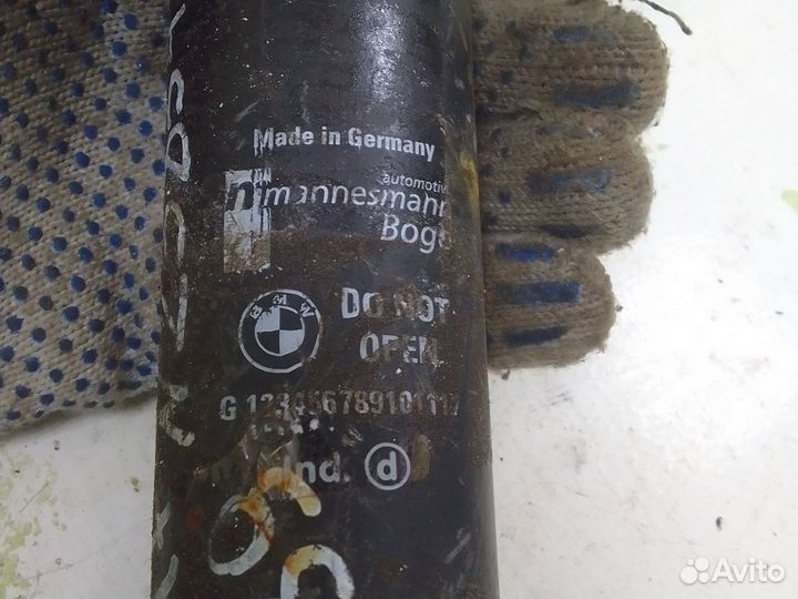 Кронштейн заднего усилителя правый BMW 5 E39