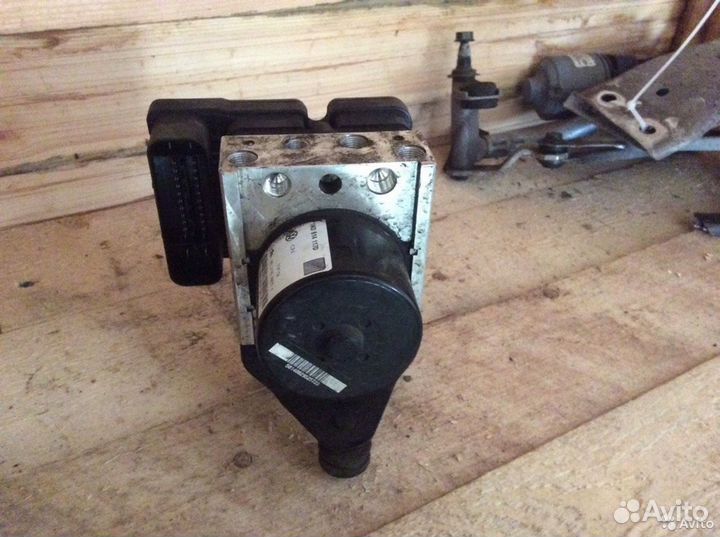 Volkswagen Jetta6 блок ABS 1KD 614 117D