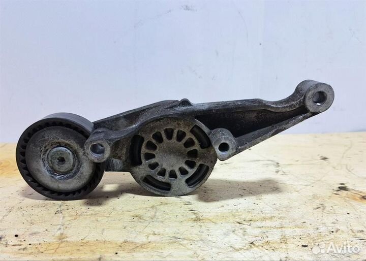 Натяжитель ремня VW Passat (B6) 2005-2010