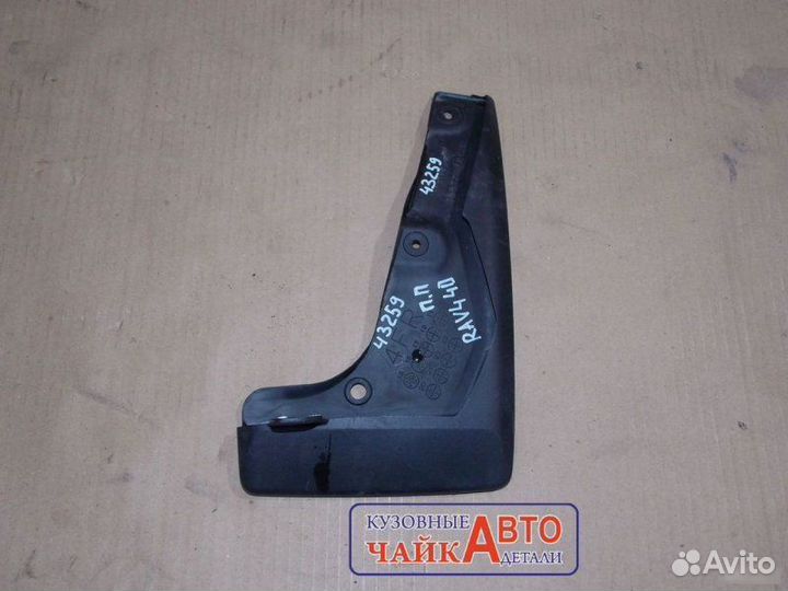 Брызговик передний правый Toyota Rav4 A40 2015