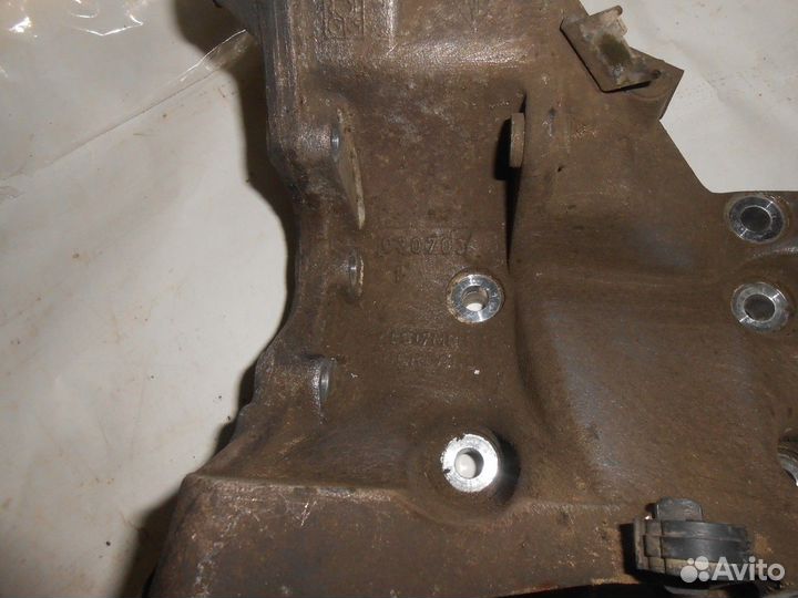 Кронштейн двигателя (Porsche Cayenne)