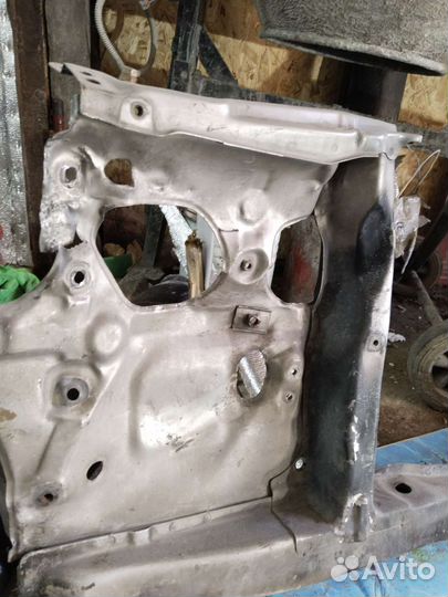 Телевизор на Toyota land cruiser 80