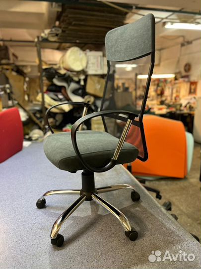 Офисное кресло