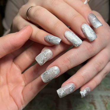 Мастером ногтевого сервиса