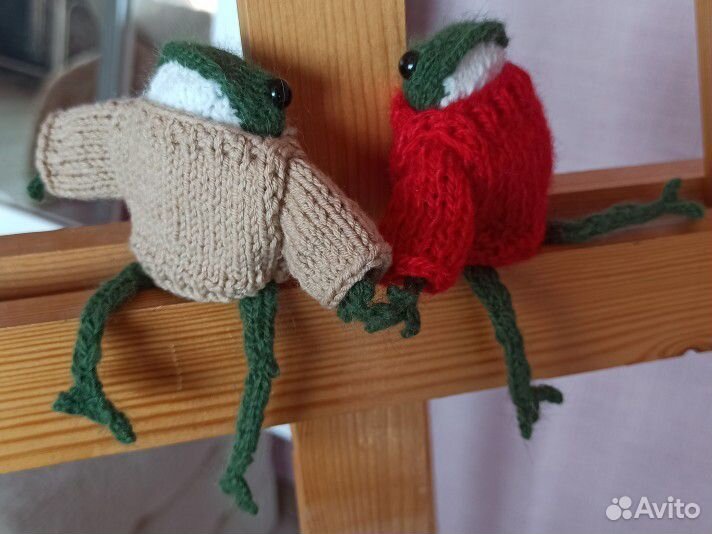 Вязанная лягушка