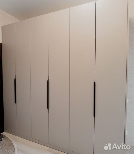 Распашной шкаф на заказ. Производство