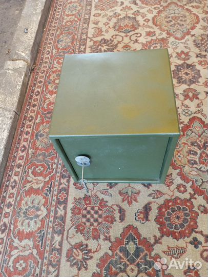 Сейф металлический