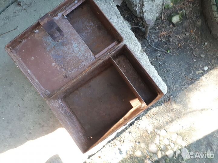 Сундук старинный
