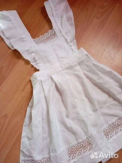 Белый школьный фартук