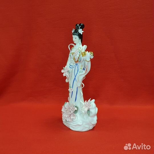 Фарфоровая статуэтка Гейша 1