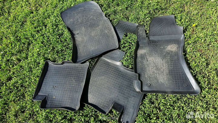 Автомобильные коврики для Subaru forester