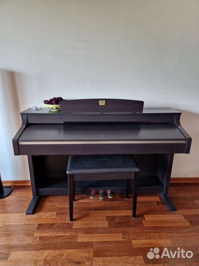 Yamaha Clavinova CLP-330 цифровое пианино